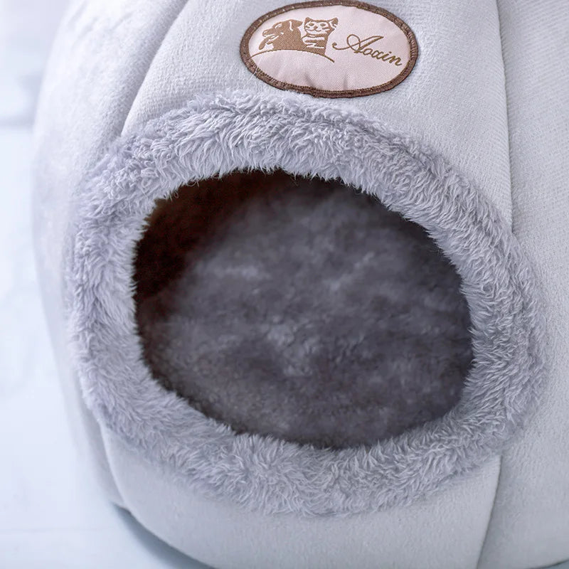 Cosy Winter Cat Cave Bed – Warm Enclosed Pet House