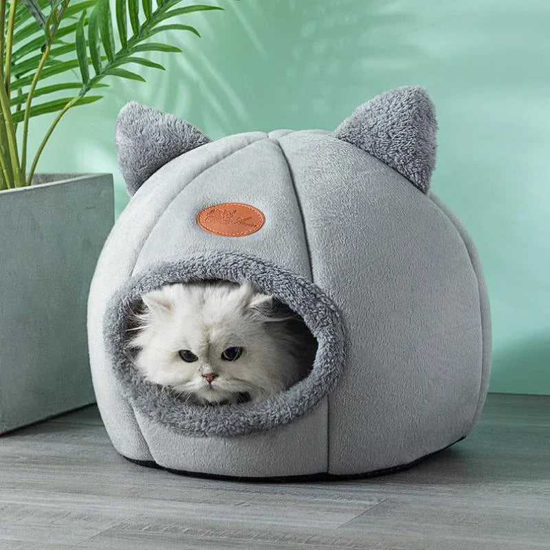 Cosy Winter Cat Cave Bed – Warm Enclosed Pet House