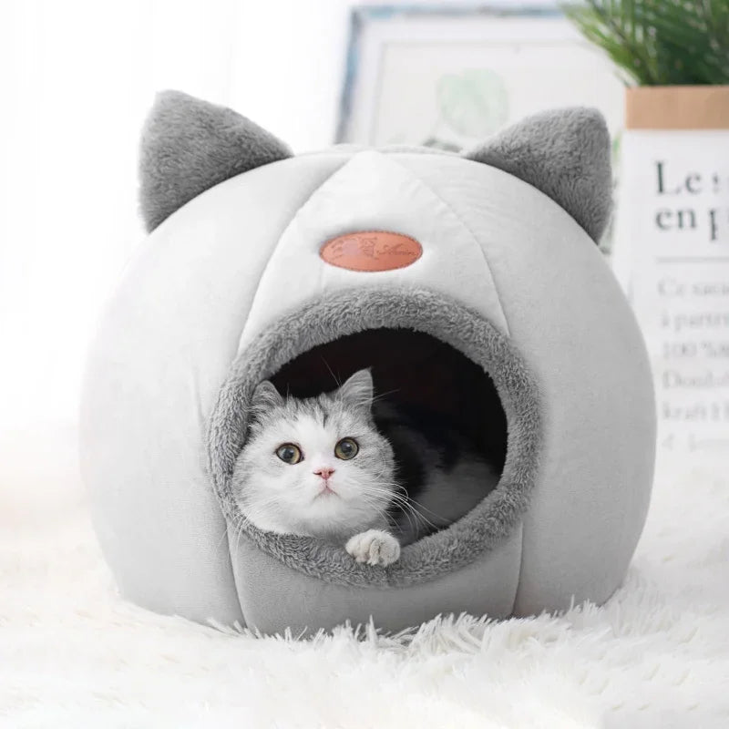 Cosy Winter Cat Cave Bed – Warm Enclosed Pet House
